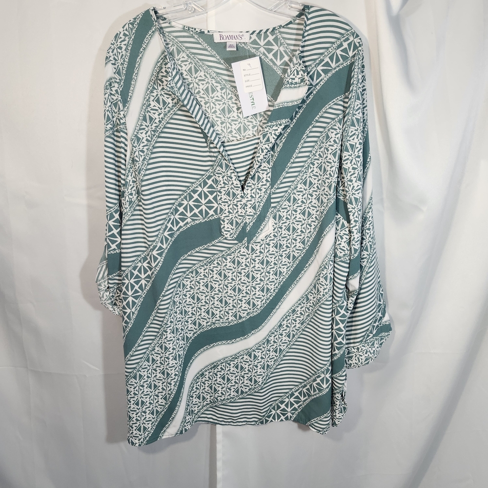 Green and White Patterned Tunic Top - Picture 2 of 7